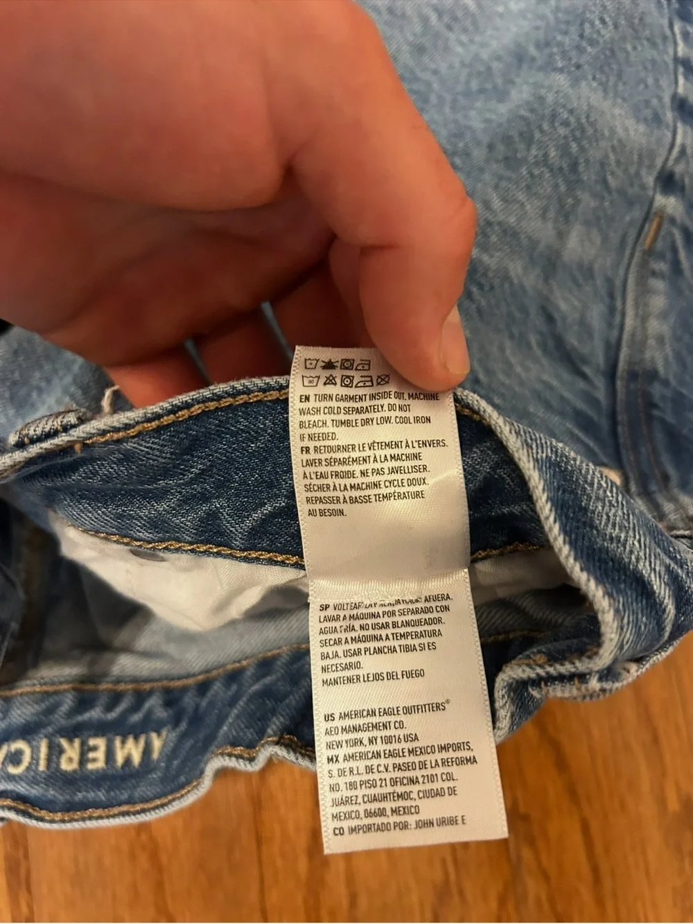 American Eagle Distressed Mom Jeans Women's Size 8 Short High Rise - Picture 7 of 7